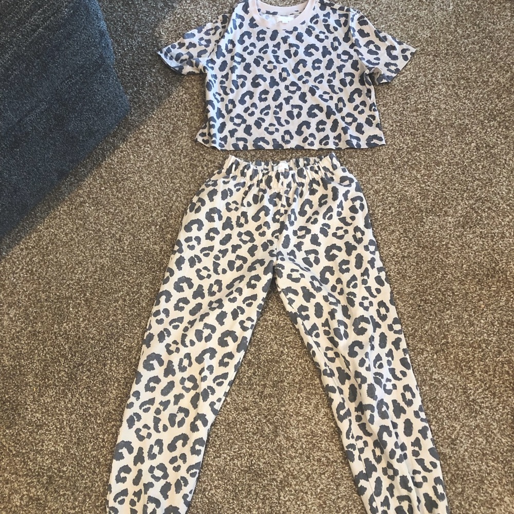 Colsie leopard lounge set